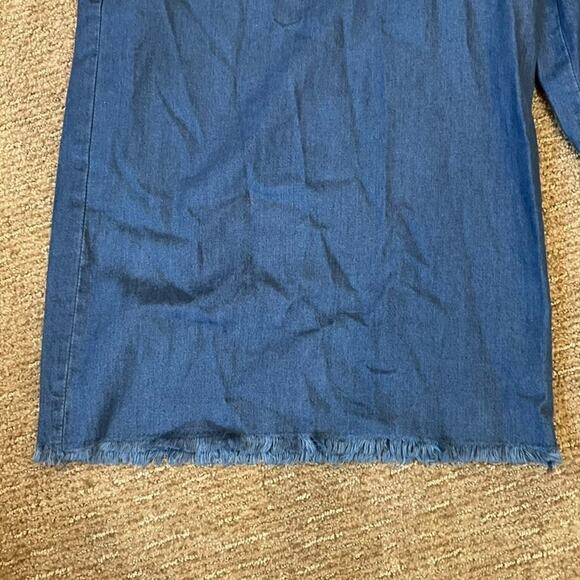 Free People‎ Chambray Jumpsuit L Racerback Wide Leg Cropped Raw Hem Boho - Picture 10 of 11